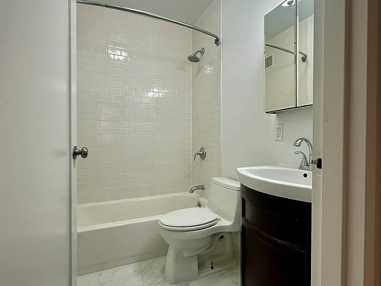 555 E 78th St #6EE — Photo 10