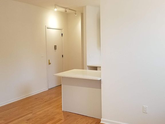 5th image of 2540 Ocean Ave APT B3