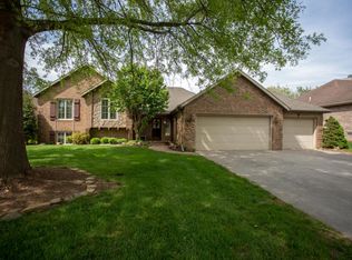 1227 W Cardinal St, Springfield, MO 65810