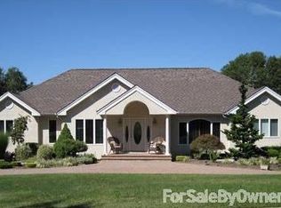 199 Atlantic Pl, Hauppauge, NY 11788