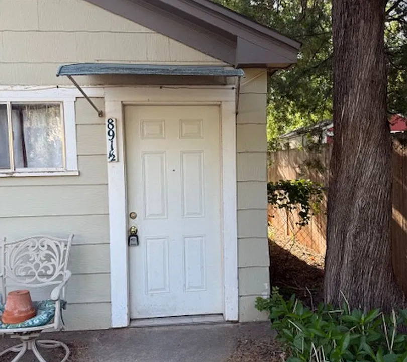 891 1/2 Davis Dr