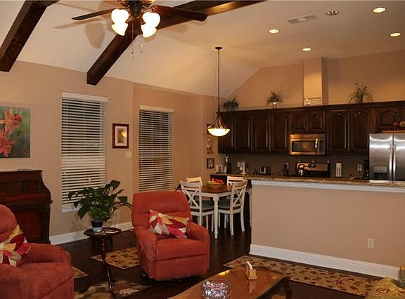 4th image of 1124 Westmoreland Dr