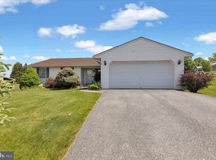 11 Cottage Ln, Newmanstown, PA 17073