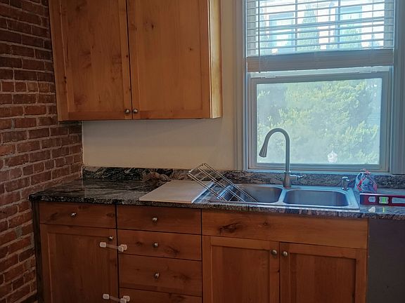 4th image of 416 W Lewis St #101