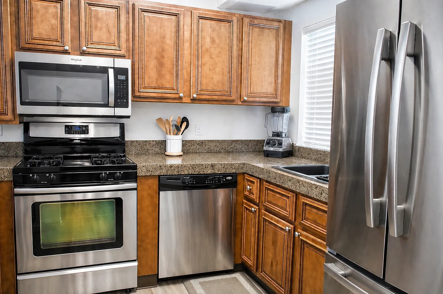 2 bed, 980 sqft, $2,600 — Photo 3