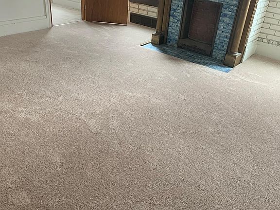 middle room with new carpet