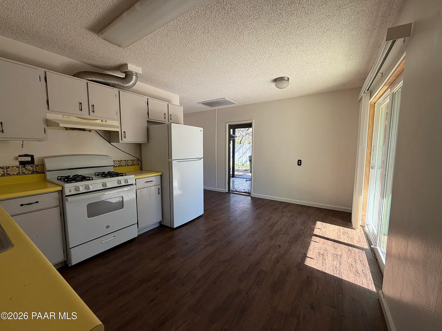 3 bed, 1.5 bath, 960 sqft, $1,950 — Photo 3