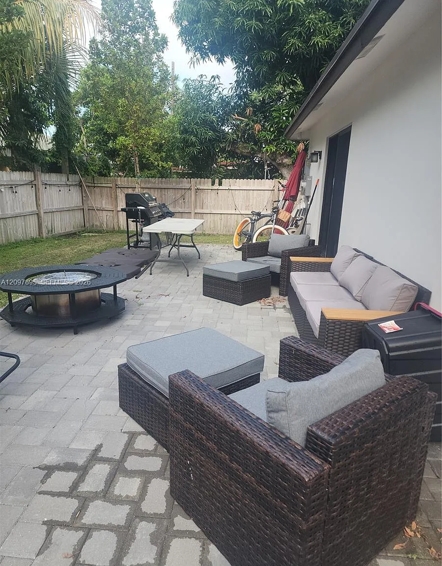 Delray Manor Add — Photo 2