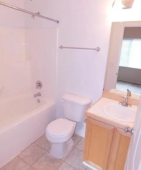 8646 NE Hyde Park Ln — Photo 13