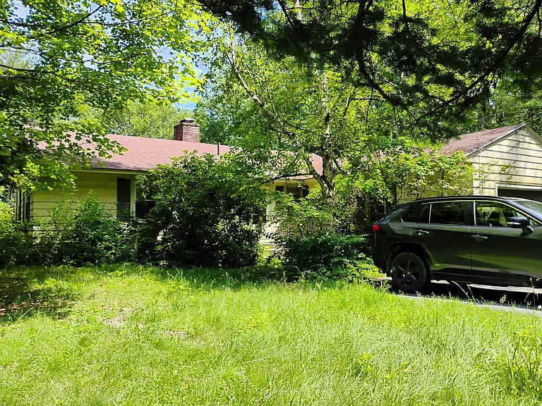 200 Garey Rd — Photo 42