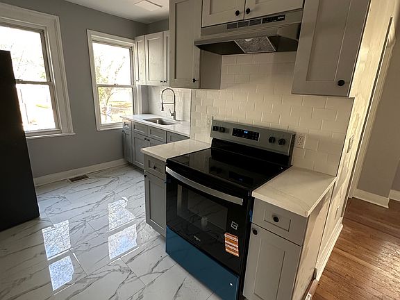 2nd image of 121 Thompson St Unit 2