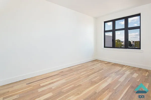 Rented by EXR | media 65