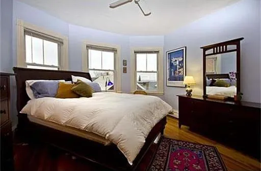 3 bed, 1090 sqft, $5,200 — Photo 2