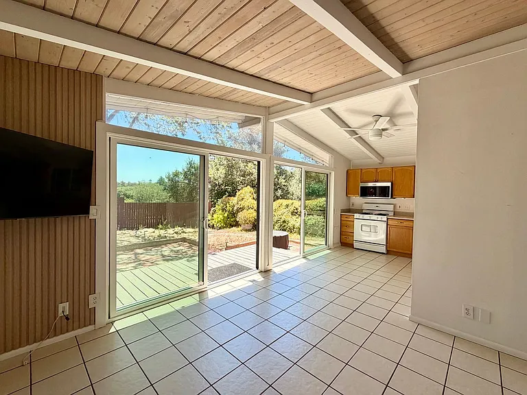 266 1/2 El Sueno Rd — Photo 2