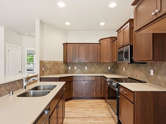5th image of 1780 N Holl Blvd