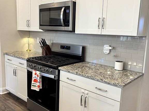 4th image of 4215 Millstream Rd