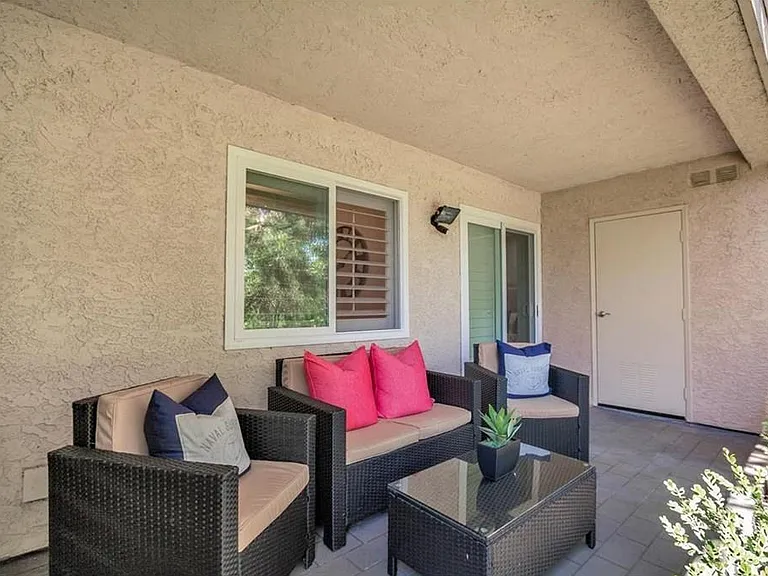 8 Corniche Dr — Photo 12