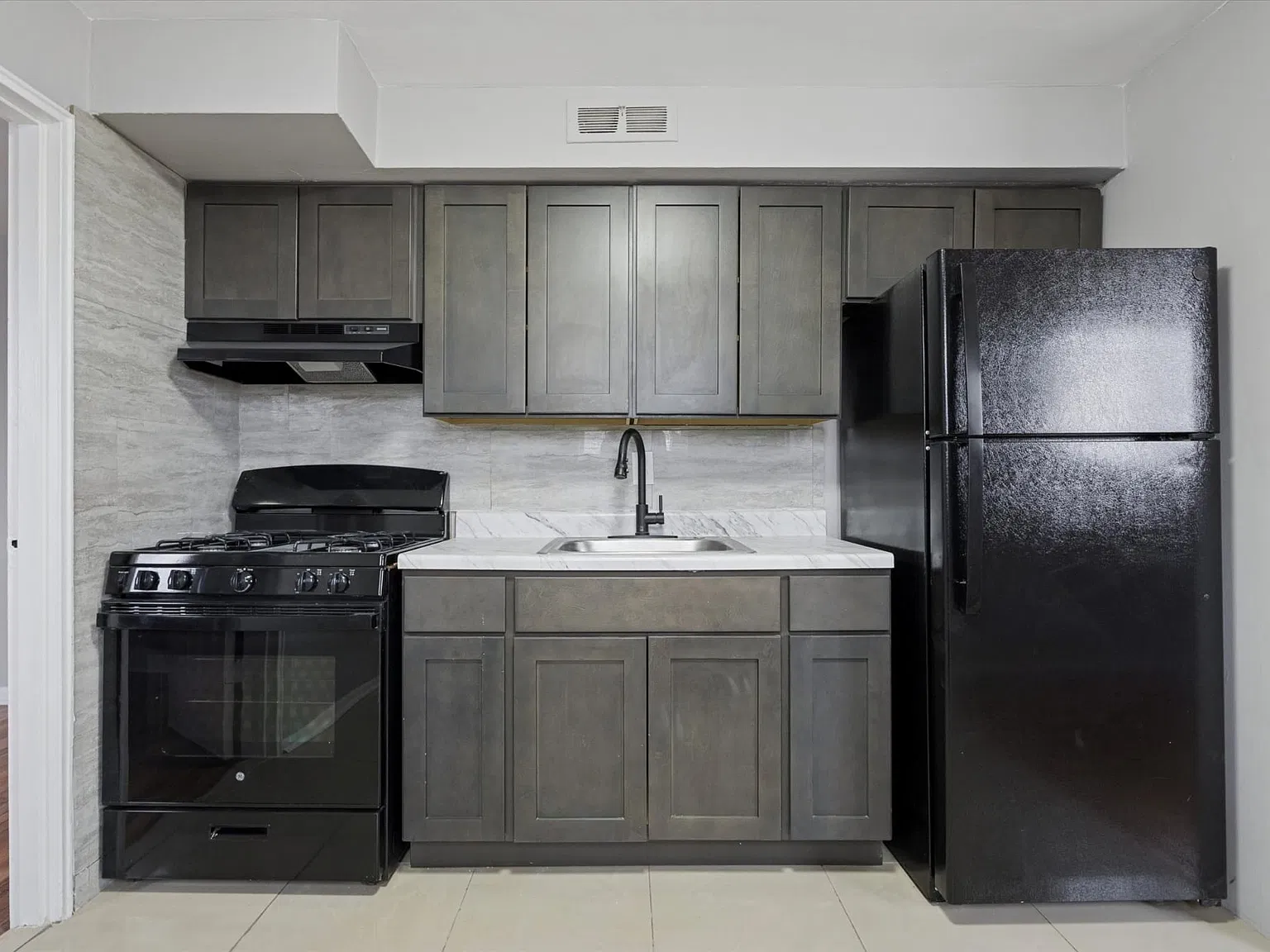 7108 Oxford Ave — Photo 2