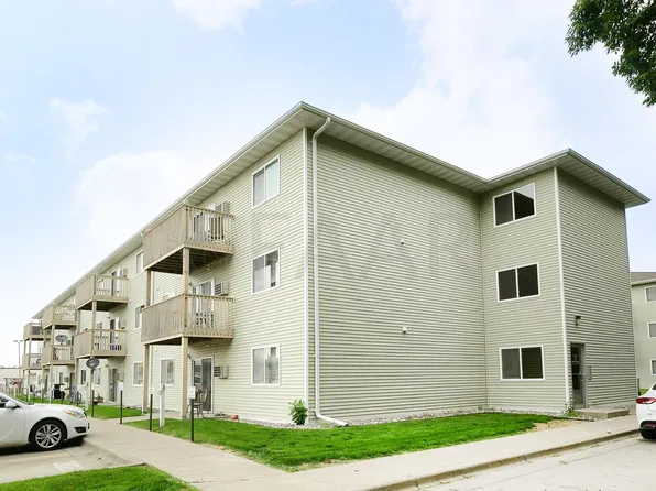 3531 13th Ave N, Grand Forks, ND 58203