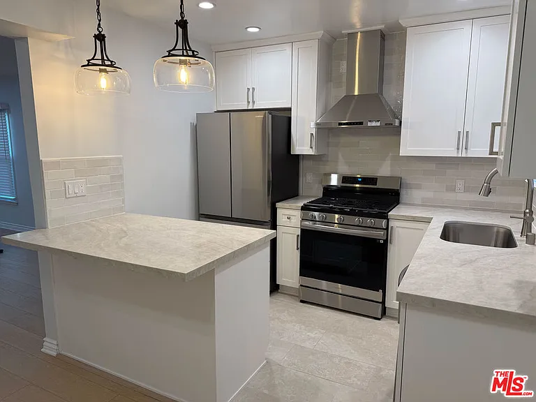4125 1/2 W Toluca Lake Ave — Photo 9