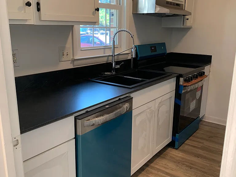 211 Heritage Cir — Photo 2