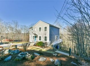 36 Prospect St, Putnam, CT 06260