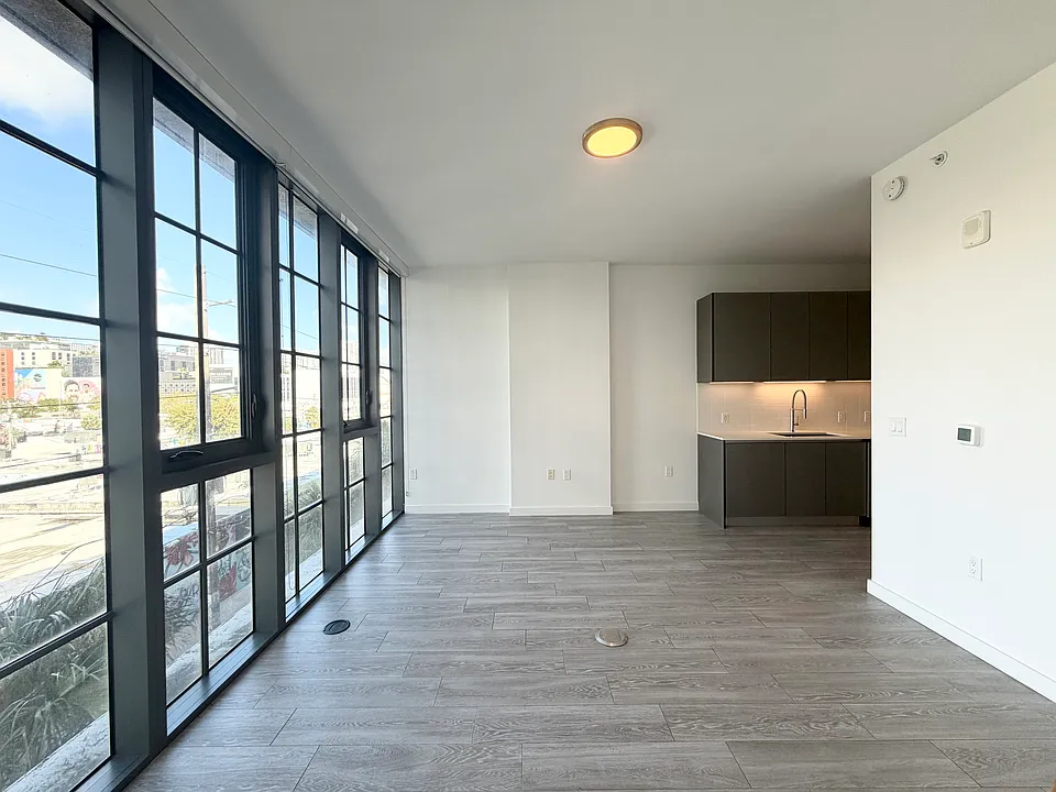 178 NW 28th St #1