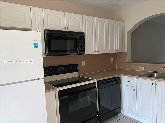 5th image of 1260 SE 29th St #10559