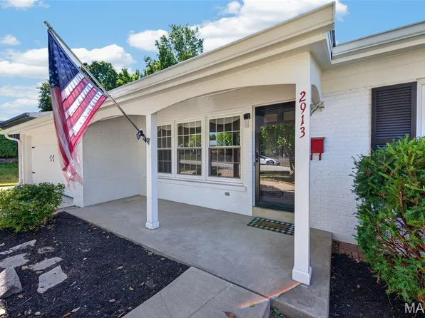 2913 Cypress Dr, Saint Charles, MO 63301