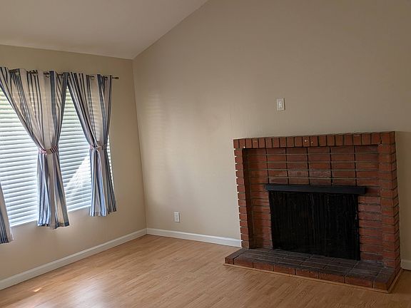 3rd image of 1341 Old Park Pl