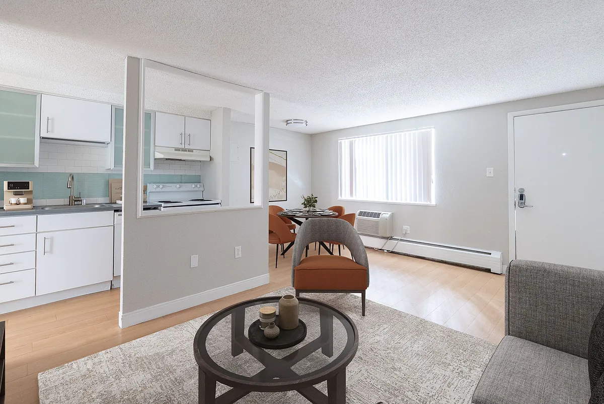 Building Photo - 805 Dahlia