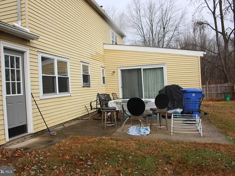 219 Meadow Dr — Photo 15