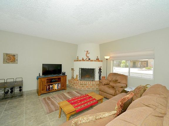 2nd image of 454 N Calle De Las Profetas