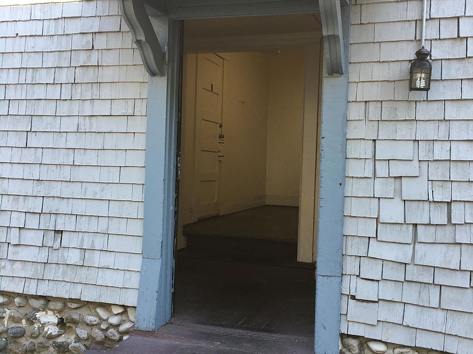 1st image of 1115 N Raymond Ave APT 3