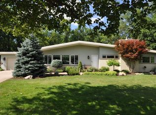 1152 W Jonathan Ln, Milwaukee, WI 53217