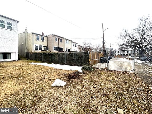 4th image of 2432 4th St NE