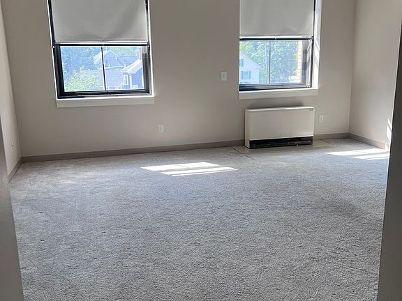 4th image of 585 Main St APT 305