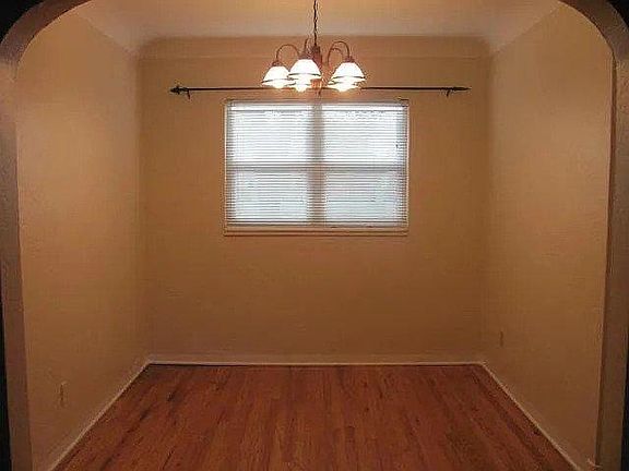 2nd image of 525 Carlisle Blvd NE