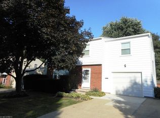 589 Treeside Dr, Akron, OH