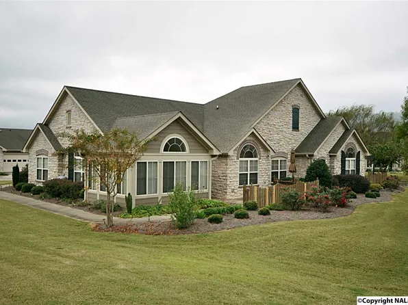 76 Laurel Ln, Brownsboro, AL 35741