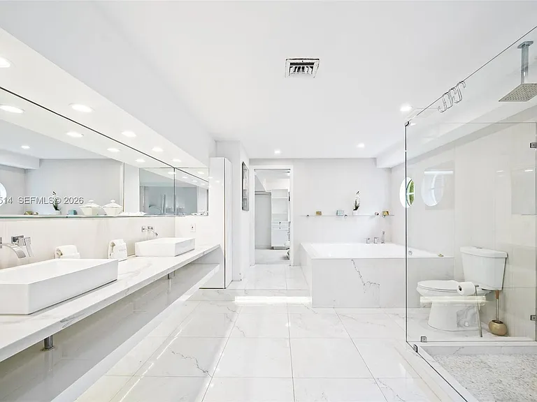 2501 Pine Tree Dr — Photo 30