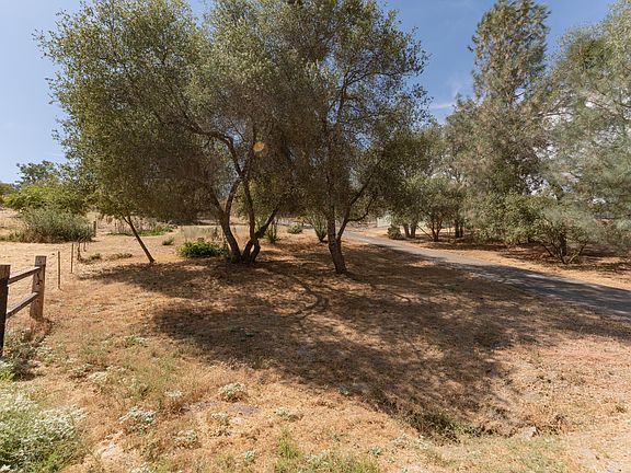 3rd image of 46330 Van Teri Rd