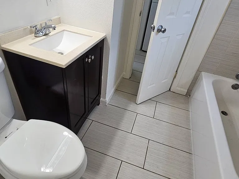 843 N El Molino Ave — Photo 16