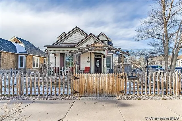 2 bed, 1700 sqft, $1,950 — Photo 1