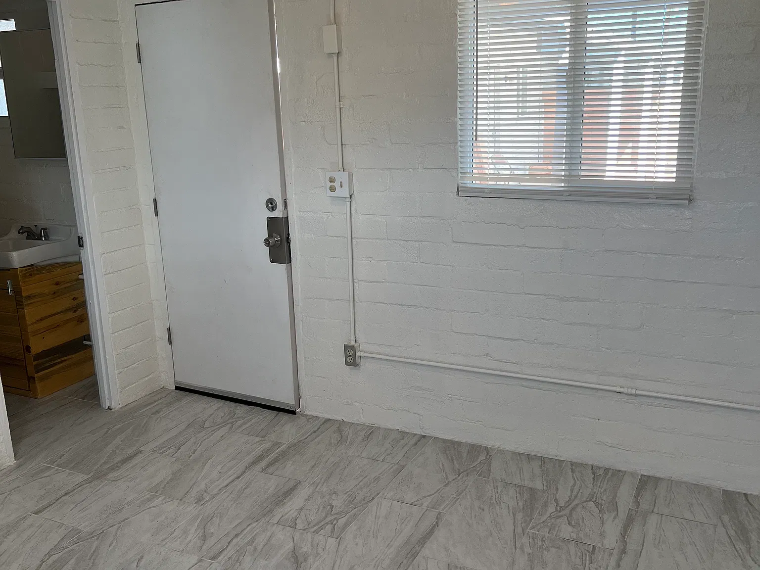 Studio, 120 sqft, $895 — Photo 3
