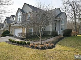 10 Alpine Dr, North Haledon, NJ 07508