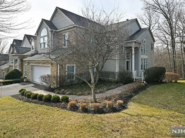 10 Alpine Dr, North Haledon, NJ 07508