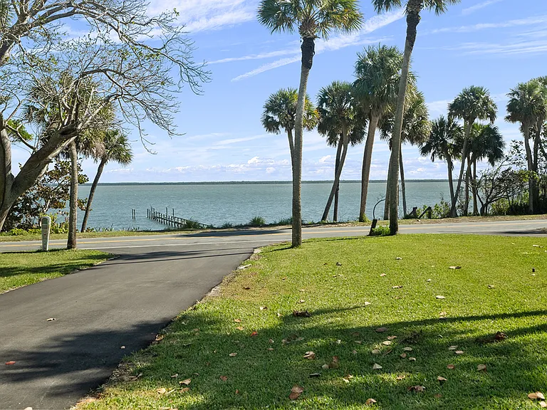 6789 S Indian River Dr — Photo 32