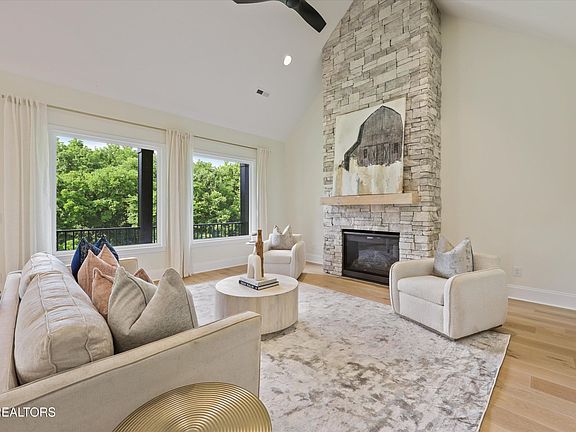 5th image of 618 Winding Creek Way