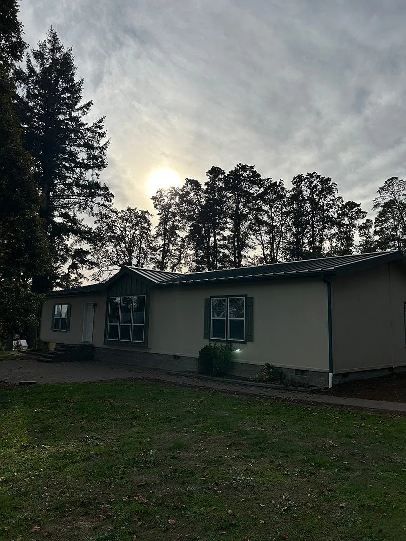 Escape to the country without leaving Eugene! 3B/B house! — Photo 4